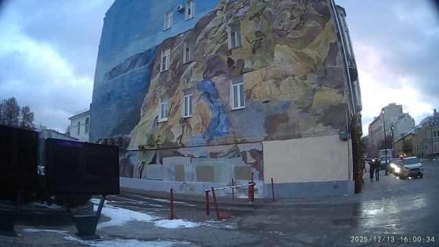 Малая Земля" на торце дома.