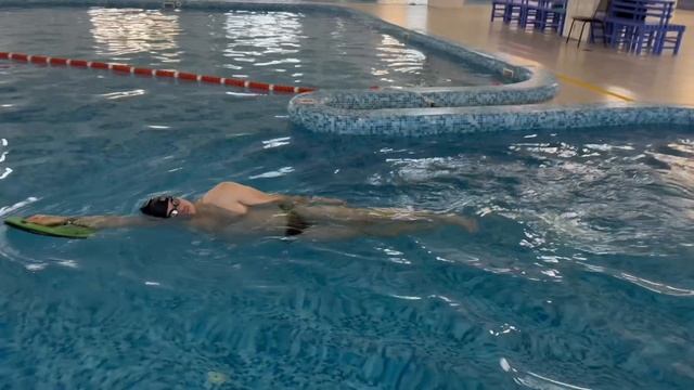 Разбор ошибок техники плавания: Почему вы плывете медленно и устаете?