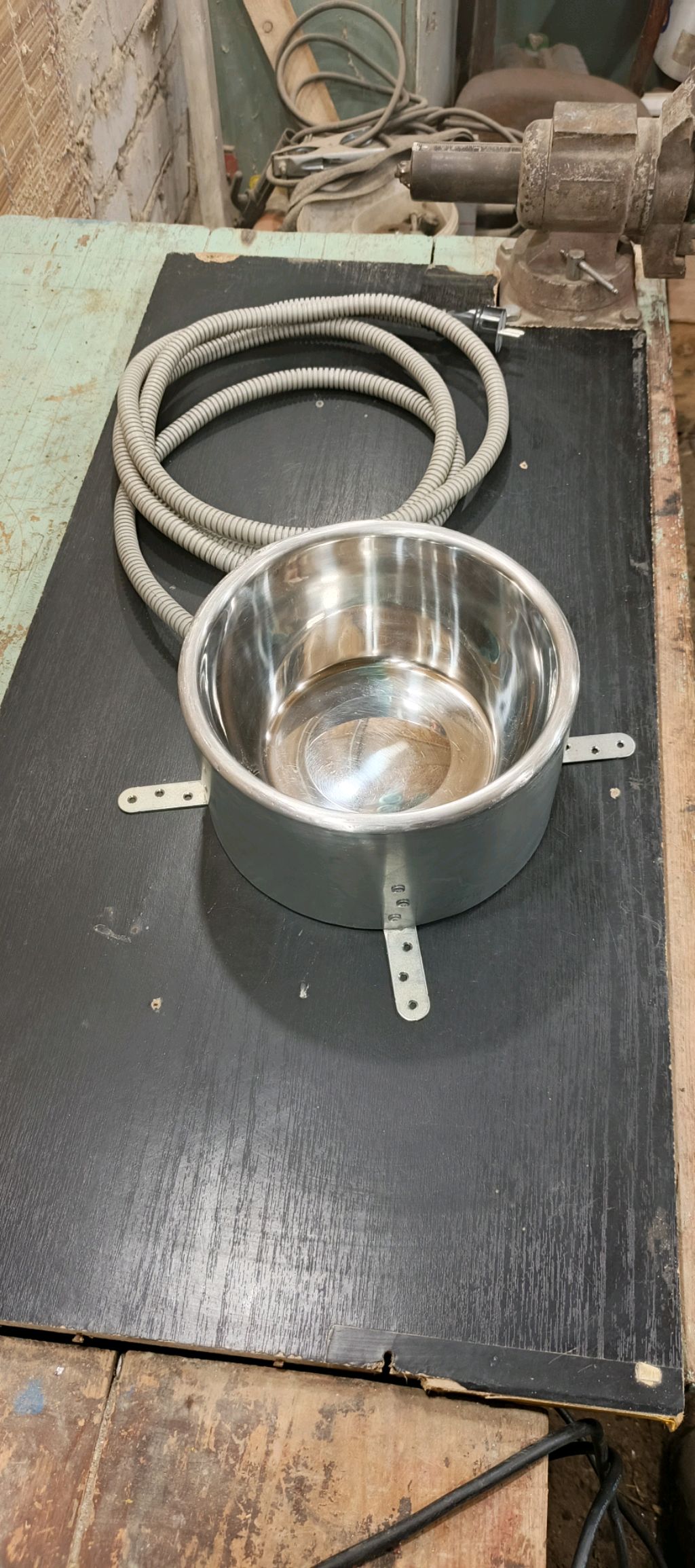 Делаю поилку для собак с подогревом.