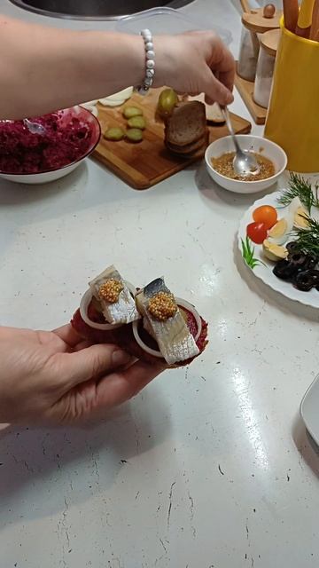 Новогодний бутер с селедочкой!!!