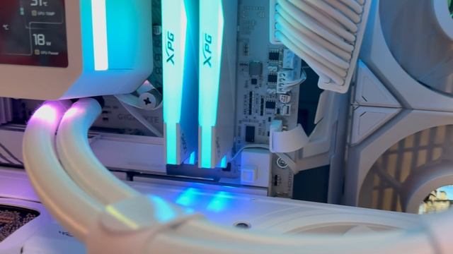 Компактная Печь RTX 5090 ROG Astral White edition