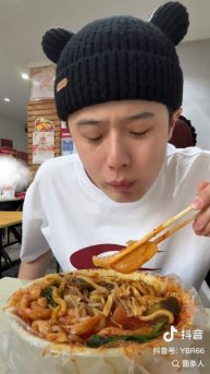 Мукбанг/китайский мукбанг/поедание лапши