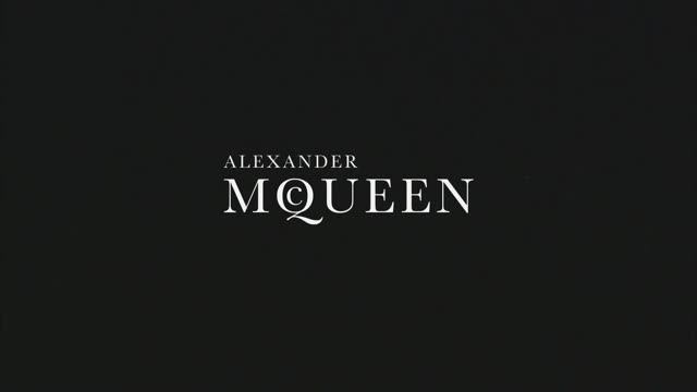 Показ женской коллекции Alexander McQueen осень-зима 2011