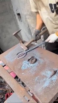 Звено за звеном - он создает цепь вручную!