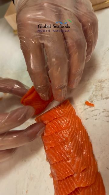 Вяленый (dry-aged) лосось Ora King, профессионально нарезанный на идеальные порции для сашими