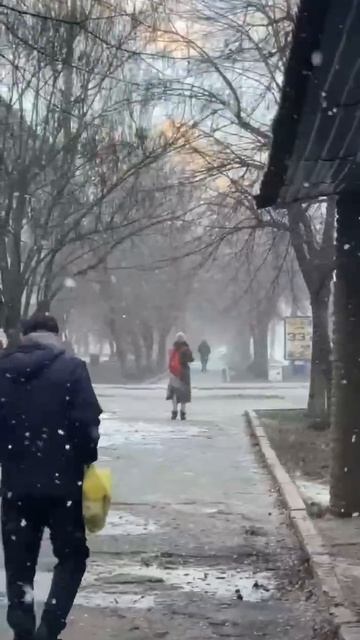 В Енакиево пошел снег