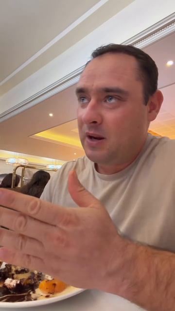 🔴Хохол прячась от бусификации по Европе, выдаёт аналитику.🙂🔴