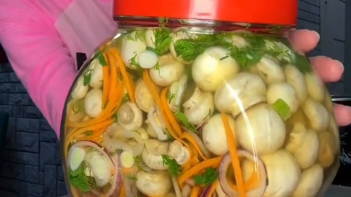 Идеальные маринованные ШАМПИНЬОНЫ...🍄🌿😋 Рецепт ⤵️