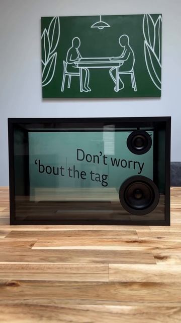 Появилась прозрачная колонка, которая подскажет текст проигрываемых песен.