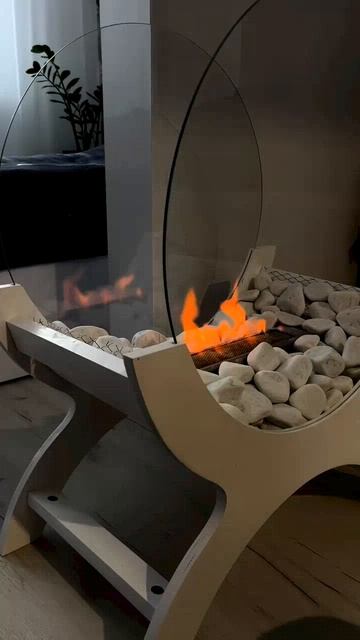 Биокамин идеально вписывается даже в минималистичный интерьер, добавляя тепла. Подпишись, чтобы не п