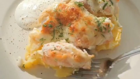 Запечённая СЁМГА с картофелем и сметаной...🐟🍽😋 Рецепт ⤵️
