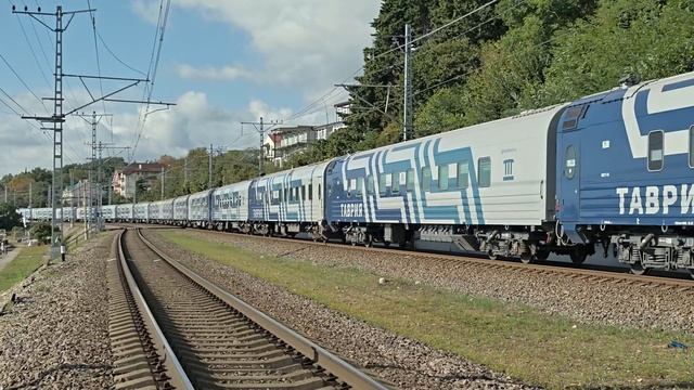 2ЭС4К - 124 с поездом "Таврия" #316 Адлер - Симферополь.