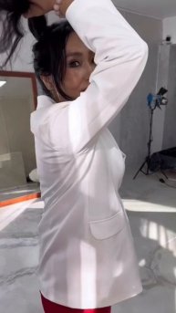 « Алая страсть на белом снегу: Идеальное сочетание для новогоднего корпоратива»