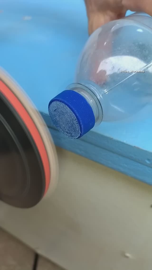 Замечательные трюки с пластиковой бутылкой, чтобы завязать угловой узел на брезенте