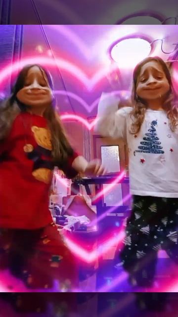 танцую с сестрой танцы 😂😂😂😂