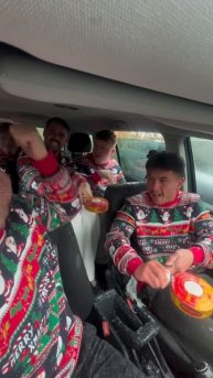 Мужики решили попробовать сюрстрёмминг в машине и что могло пойти не так?