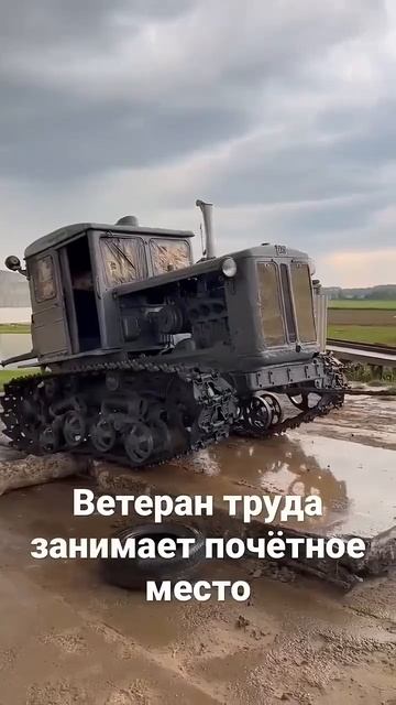 Легендарный ДТ-54 все еще на службе.