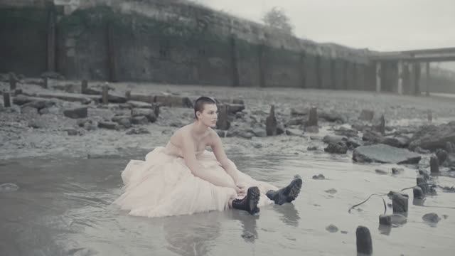 Показ коллекции Alexander McQueen весна-лето 2021