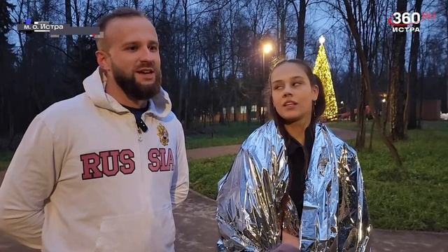 Праздник к нам приходит! Гирлянды, ёлки и световые инсталляции появились в м.о. Истра