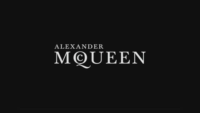 Показ мужской коллекции Alexander McQueen осень-зима 2004