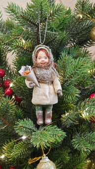 Девочка с новогодним кульком. Ватная игрушка