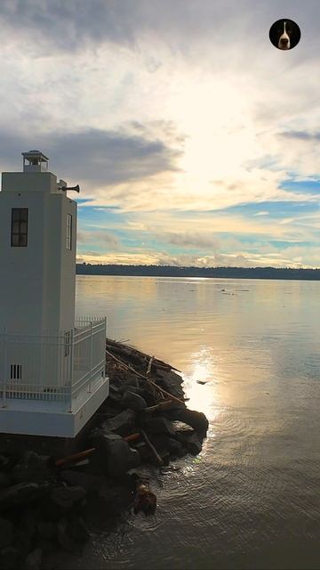 Маяк Браунс-Пойнт и залив Комменсмент — декабрьский свет
