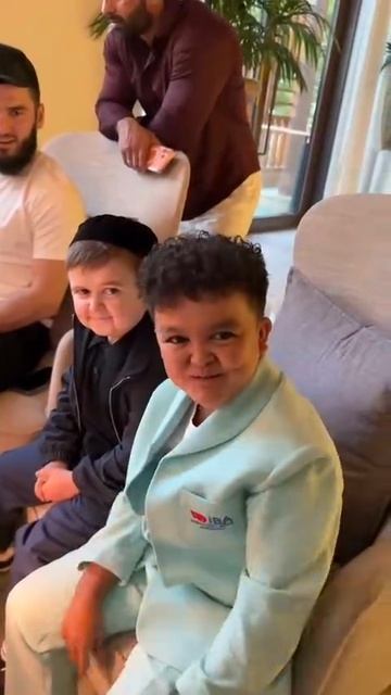 😄Хасбик заявил что он сам разберется с Абдурозиком! Как вы считаете кто забрал бы ???