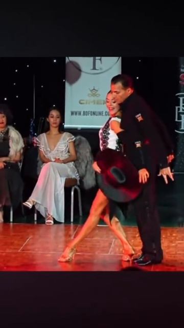 Послушай песню,не спеши
Поют,танцуют от души!