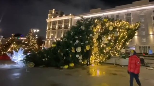 ⛈️Погодный апокалипсис накрыл Москву – в столице бушует настоящий ураган с порывами в 18 м/с