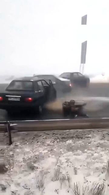 Скользкая дорога.