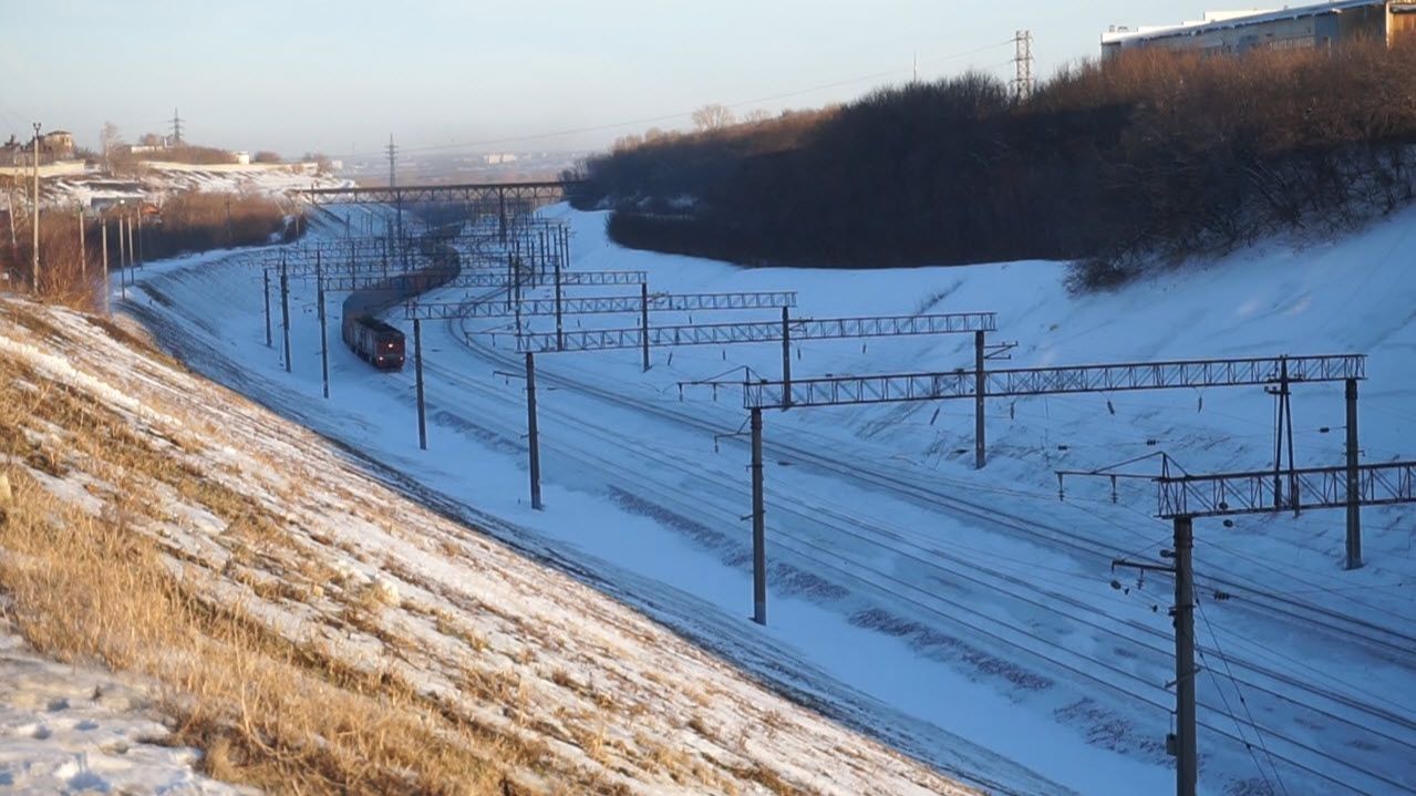 Тепловоз 2ТЭ10М-3544 с контейнерным поездом.