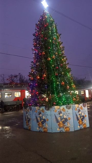 Ёлочка на ЖД вокзале города Таганрога