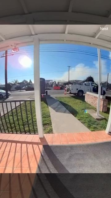 #США Хейворд, Калифорния. Взрыв бытового газа после повреждения газовой трубы экскаватором