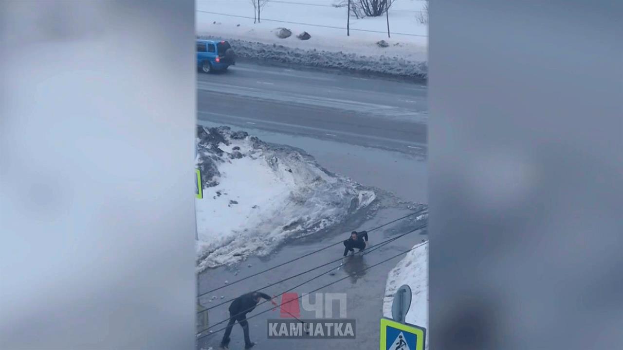 Сугробы по пояс превратились в потоп: мощный циклон обрушился на Камчатку