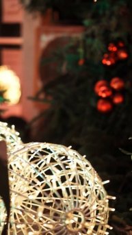 Стильная подсветка фасада: новогоднее оформление магазина светом