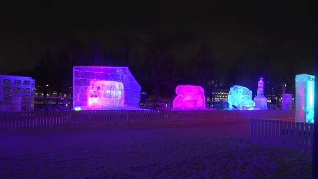 Земляков можно встретить везде Ледяные фигуры Музеон Крымский мост Новогодняя Москва