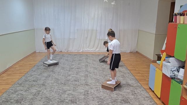 Игра со степами" Бездомный заяц" .Инструктор по физической культуре Казаркина Т.Н.