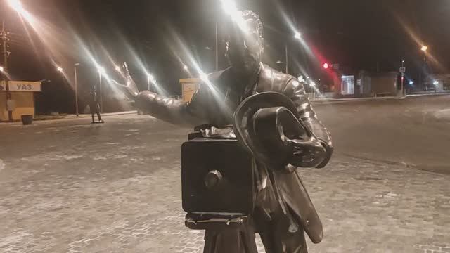 Углич центр города. Скульптура фотографа