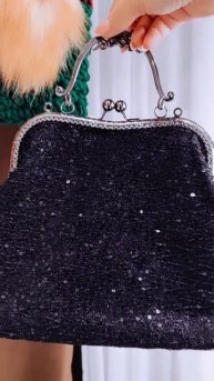 Женская сумочка — это своего рода миниатюрный мир , полный загадок и неожиданных находок.