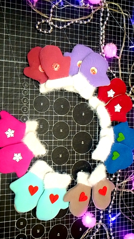 Хоровод из рукавичек! 👐 Присоединяйтесь к пошиву ЮБКИ ДЛЯ ЁЛКИ! 🎄#shorts #новыйгод #идеядляподарка