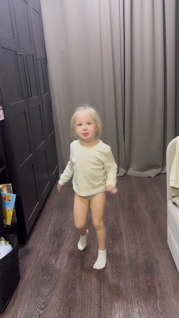 Таисия танцует | Моя младшая внучка четыре года●●●