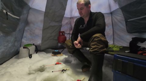 Ловим больших РЫБ! Рыбалка на корюшку. Жарим рыбу на ужин.