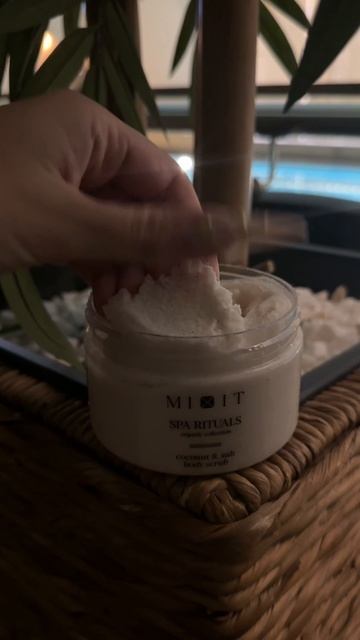 Кокосовый скраб для тела Mixit