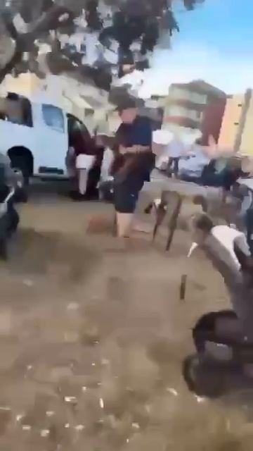 Стрельба на пляже в австралийском Сиднее.
Неизвестные открыли огонь во время празднования начала е