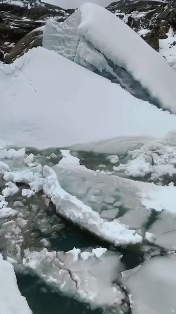 Обвал ледника