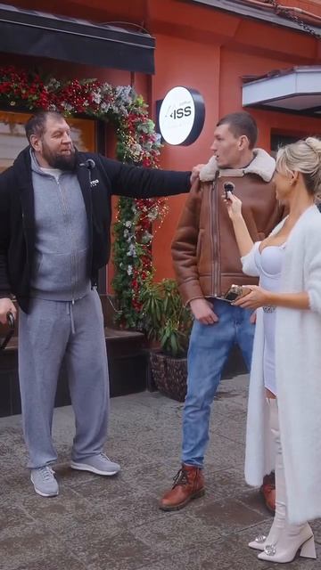 😄 Александр Емельяненко стал лицом сервиса по аренде жилья.