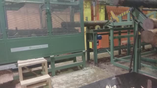 Лесопильная линия Распиловка бревен в развал на брусовальном станке