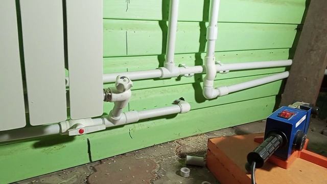 Провёл отопление в сан узел и испытал его .