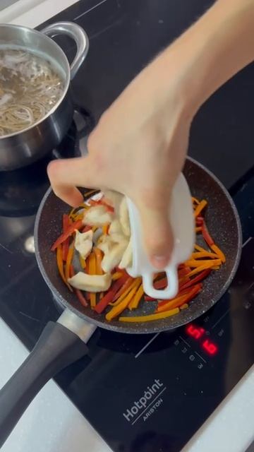 Удон с курицей и соусом терияки