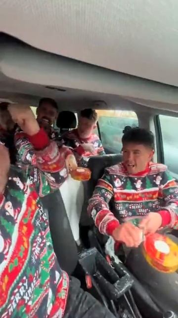 Как развлекаются девушки: сплетни под вино, обсуждение макияжа и ноготочков   Мужики:  — Сюрстреминг